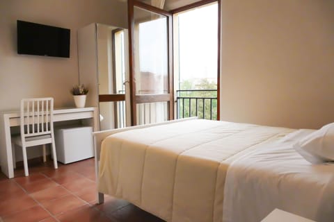 Single Room, Ensuite | 1 bedroom, desk, iron/ironing board, free WiFi