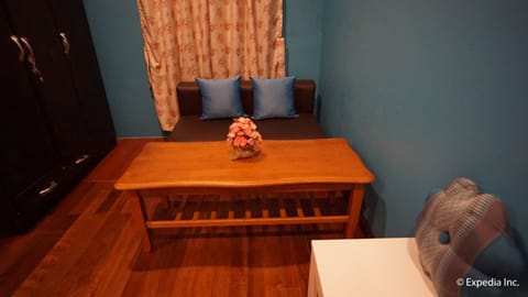 Standard Double Room  | Living area | 32-inch LCD TV with cable channels, TV