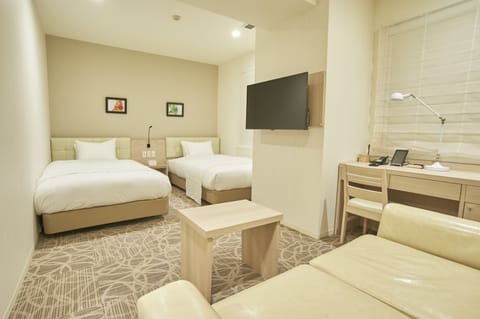 Deluxe Twin Room | In-room safe, desk, free WiFi, bed sheets