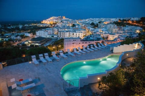 Seasonal outdoor pool, sun loungers