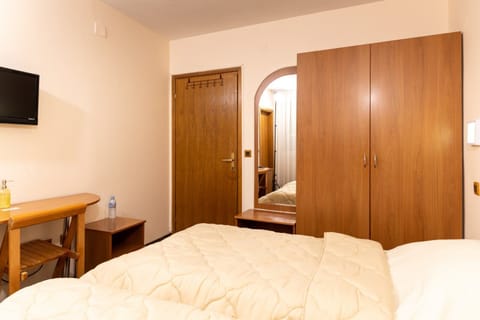 Standard Double Room | Desk, free WiFi