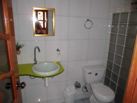 Junior Double or Twin Room | Bathroom | Shower, free toiletries, hair dryer, towels