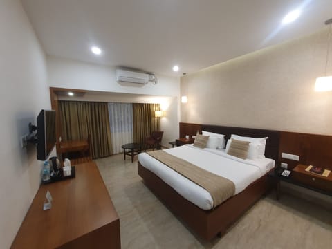 Superior Double Room, 1 Double Bed | Minibar, in-room safe, individually furnished, desk