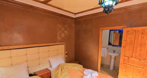 Panoramic Double or Twin Room | Bathroom | Shower, free toiletries, bidet, towels