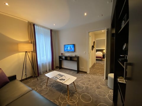 Junior Suite | Premium bedding, minibar, in-room safe, desk