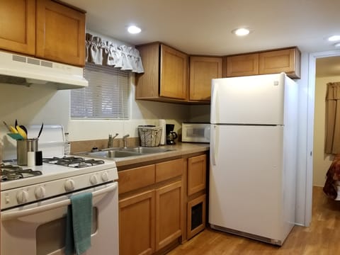 Fig Cabin, 1 Bedroom | Private kitchen | Coffee/tea maker