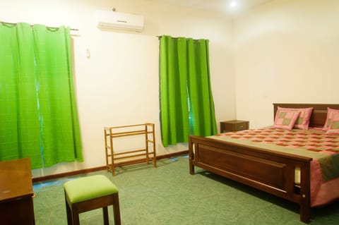 Double Room | 1 bedroom, rollaway beds, free WiFi