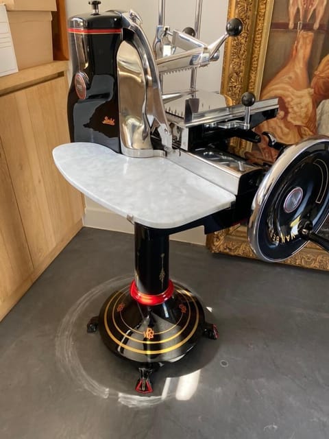 Lunch and dinner served, French cuisine