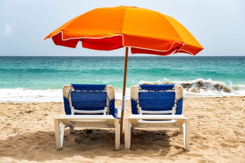 Beach nearby, free beach shuttle, sun loungers, beach umbrellas