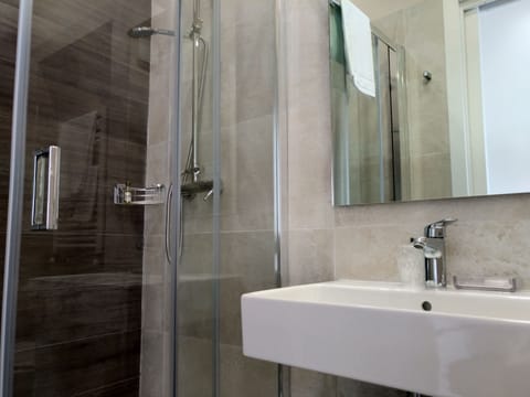 Single Room | Bathroom | Shower, free toiletries, hair dryer, bathrobes