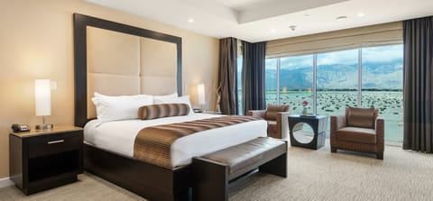 Executive Suite, 1 King Bed | Premium bedding, pillowtop beds, minibar, in-room safe