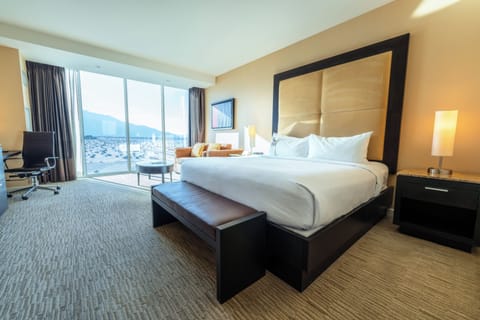 Premium bedding, pillowtop beds, minibar, in-room safe