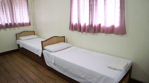 Double Occupancy Room | In-room safe, desk, iron/ironing board, rollaway beds