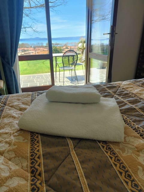 Suite | Free WiFi, bed sheets