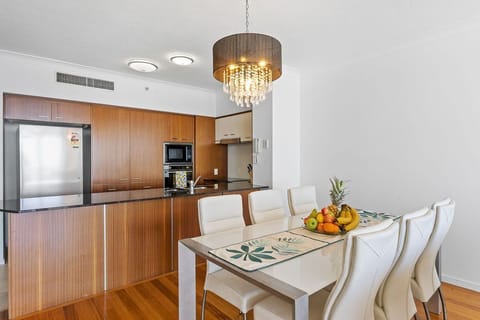 Grand Apartment, 3 Bedrooms, 2 Bathrooms, Ocean View | Private kitchen | Full-size fridge, microwave, oven, stovetop