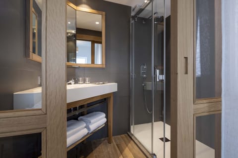 Premium bedding, pillowtop beds, minibar, in-room safe