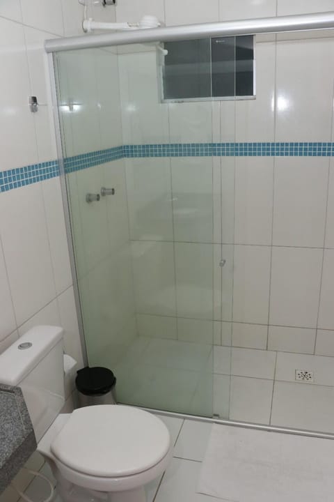 Double Room | Bathroom | Shower, free toiletries, hair dryer, towels