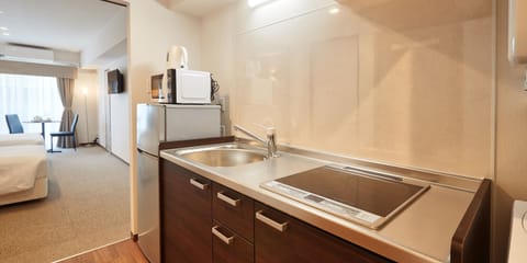 (Condominium Type) Twin Room A | Private kitchen | Microwave, cookware/dishes/utensils