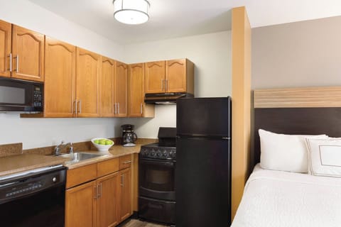 Studio, 1 Queen Bed with Sofa bed | Private kitchen | Full-size fridge, microwave, stovetop, coffee/tea maker