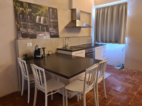 Luxury Suite (Corso Italia 108) | Individually furnished, laptop workspace, soundproofing, free WiFi