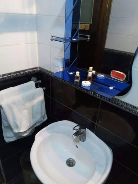 Double Room | Bathroom sink