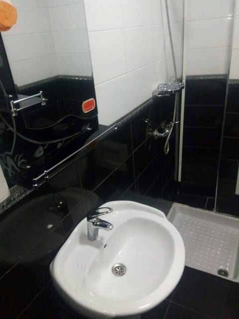 Double Room | Bathroom sink