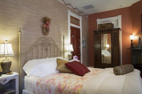 Luxury Room, 1 Queen Bed, Private Bathroom (Writers Retreat) | Egyptian cotton sheets, premium bedding, pillowtop beds