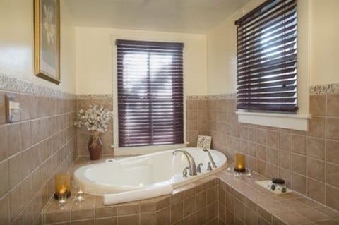 Suite, 1 King bed, Private Bathroom (The Ellington Suite) | Bathroom | Designer toiletries, hair dryer, bathrobes, slippers