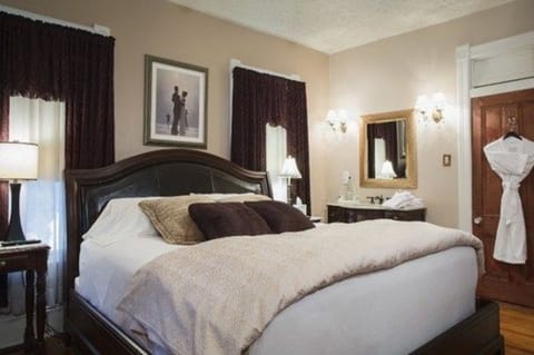 Suite, 1 King bed, Private Bathroom (The Ellington Suite) | Egyptian cotton sheets, premium bedding, pillowtop beds