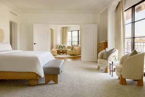 Hollywood Suite | Egyptian cotton sheets, premium bedding, down comforters, pillowtop beds