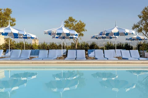 Outdoor pool, cabanas (surcharge), pool umbrellas