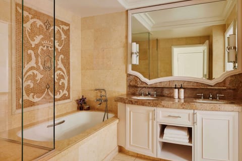 Separate tub and shower, deep soaking tub, rainfall showerhead