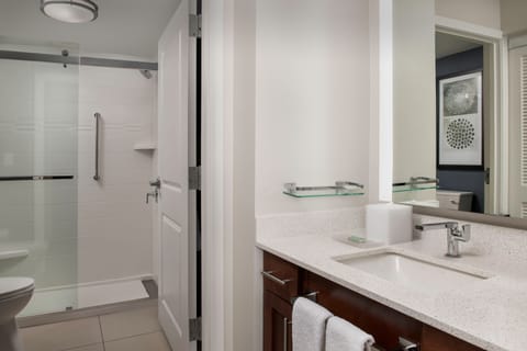 Suite, 2 Bedrooms | Bathroom | Combined shower/tub, hydromassage showerhead, free toiletries