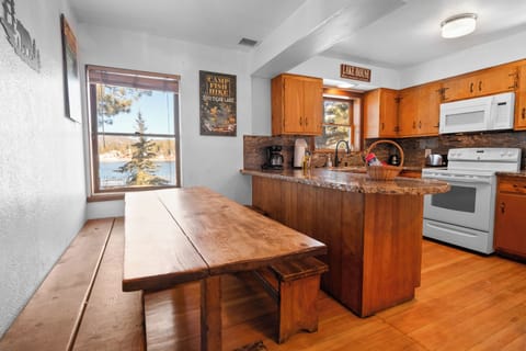 Dining Area - Comfy dining area