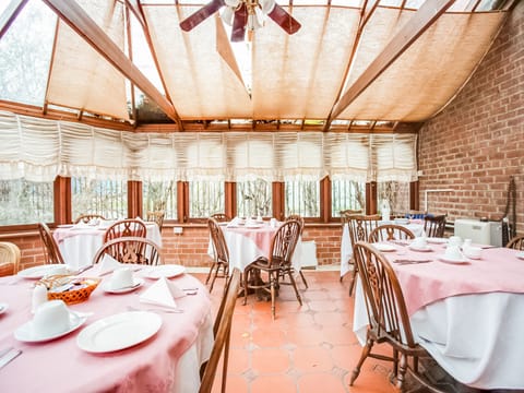 Daily continental breakfast (GBP 10 per person)