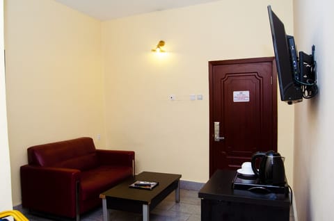 Executive Suite | Living area | LCD TV