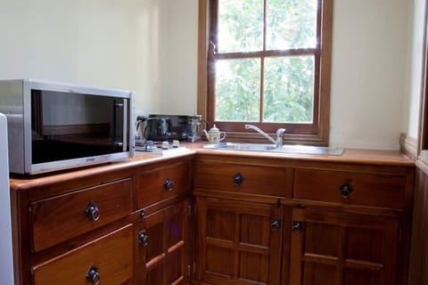 Oak Cottage - Non Pet Friendly | Private kitchen | Full-size fridge, microwave, oven, stovetop