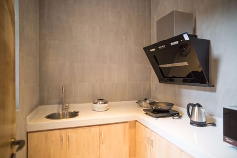 Quadruple Room with Kang Bed (No Courtyard) | Private kitchenette | Coffee/tea maker, electric kettle