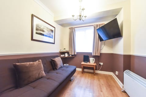 Family Room | Desk, iron/ironing board, free WiFi, bed sheets