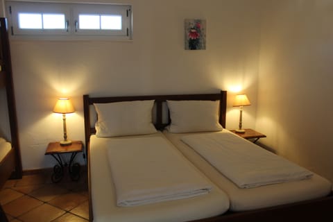 Deluxe Apartment, 1 Bedroom, Balcony, Park View | Desk, bed sheets, wheelchair access