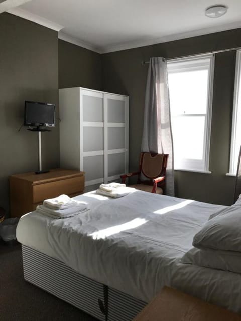 Double Room, Sea View | Desk, iron/ironing board, free WiFi, bed sheets