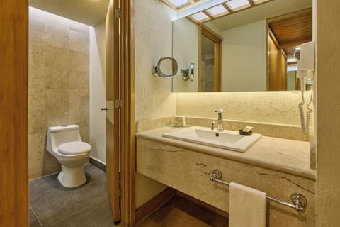 Deluxe Room, 1 King Bed | Bathroom | Shower, rainfall showerhead, hair dryer, towels