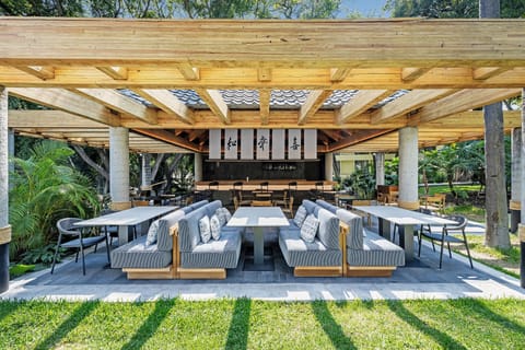 2 restaurants, breakfast, lunch, dinner served; Asian cuisine