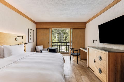 Deluxe Room, 1 King Bed (Plus) | Premium bedding, down comforters, minibar, in-room safe
