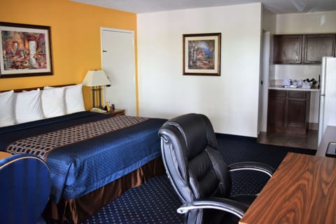 Deluxe Room, 1 King Bed, Non Smoking | Desk, blackout drapes, iron/ironing board, free WiFi