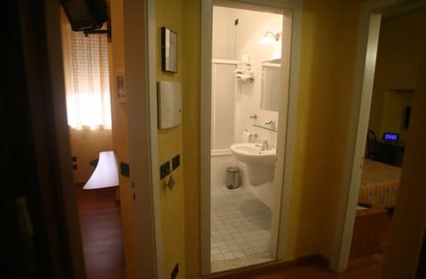 Family Room, Connecting Rooms | Bathroom | Rainfall showerhead, free toiletries, hair dryer, bidet