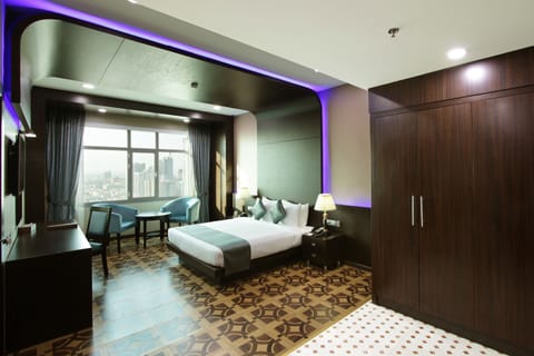 Presidential Suite, City View | Minibar, in-room safe, desk, soundproofing