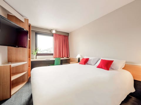 Standard Double Room, 1 Double Bed | Premium bedding, desk, laptop workspace, blackout drapes