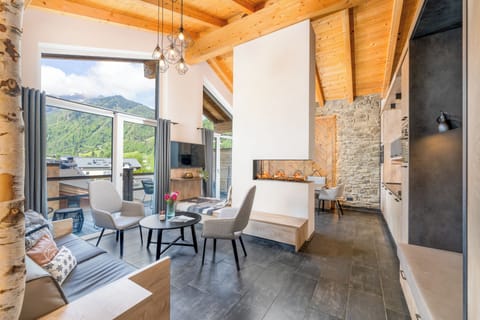 Deluxe Penthouse, 3 Bedrooms, Sauna | 1 bedroom, premium bedding, in-room safe, desk