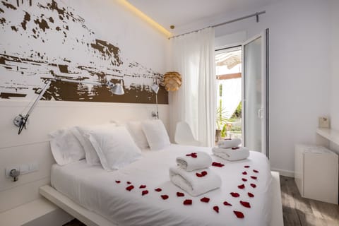 Double Room, Terrace | Premium bedding, minibar, in-room safe, soundproofing